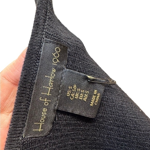 HOUSE OF HARLOW 1960 Black Deep V-neck Cropped Compression Knit Top - Picture 4 of 8